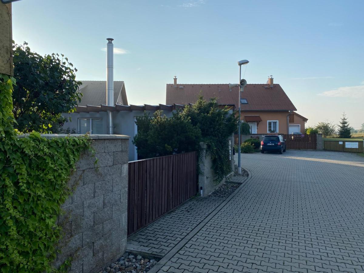 Ferienwohnung U Vrabcaka Zlonin Exterior foto